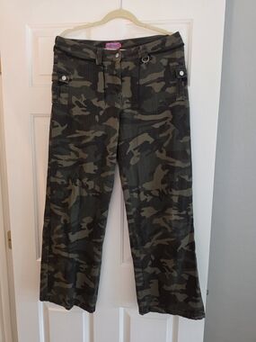 Edikted Camo Wide-Leg Cargo Pants - Olive Green & Dark Green Large